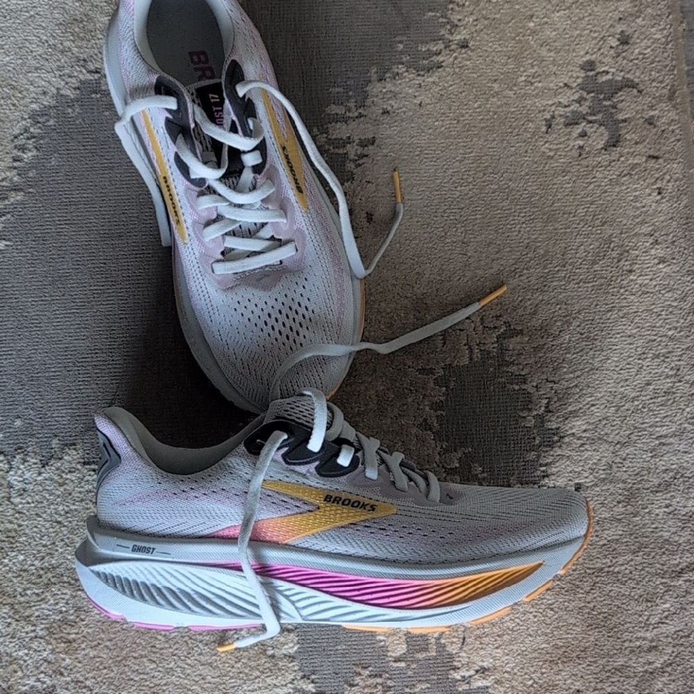 Brooks Women's Athletic Shoes - White and Yellow